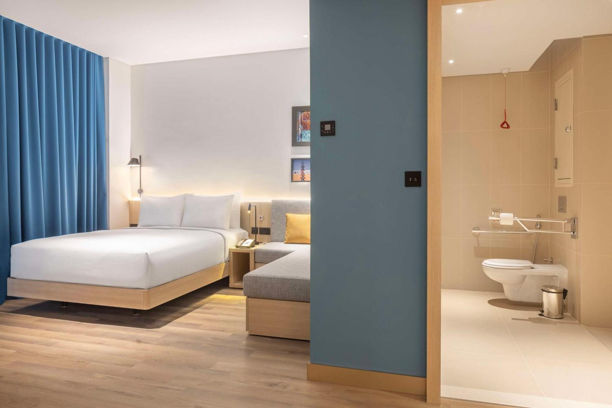 Hotel Hampton By Hilton Kuwait Salmiya Kuwait City Exterior foto